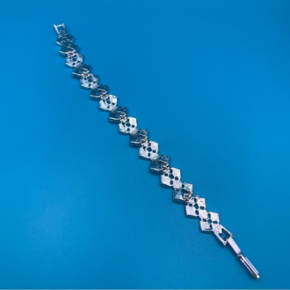 SALE! 3for$15 Vintage Rhinestone Bracelet 7.5” Silver Tone Fold over clasp - Picture 4 of 8